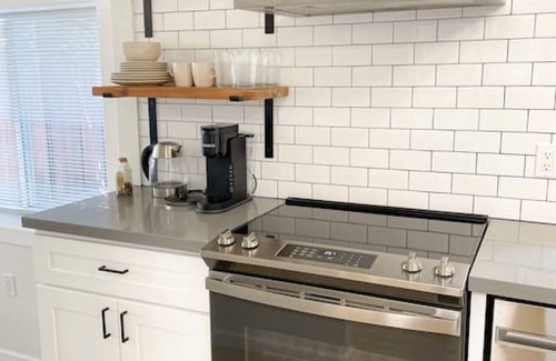 San Anselmo Apartamento | Hip and chic one bedroom apartment.