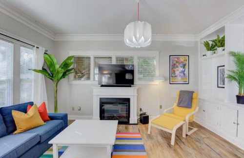 Midtown Casa | Hip and Spacious Midtown Cottage near Beale Street