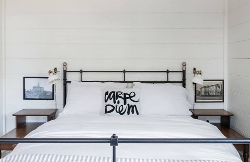 Cleveland Park Cabaña | Hip, Cozy Cottage with a Fire Pit in Cleveland Park