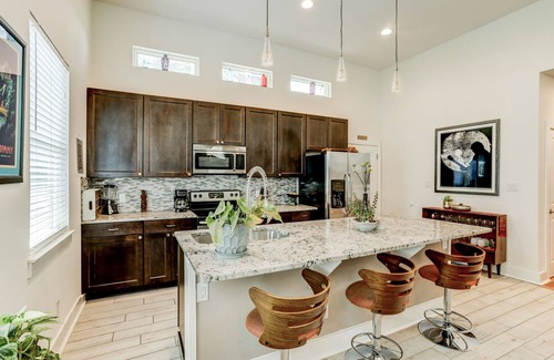 Chestnut Casa | Hip East Austin, Cold/Hot Tub, Groups/Pets Welcome