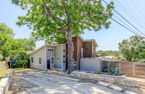 Chestnut Casa | Hip East Austin, Cold/Hot Tub, Groups/Pets Welcome