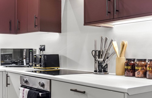 Harrow Casa | Hip & Happening: 4BR Urban Gem for Large Groups