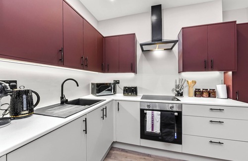 Harrow Casa | Hip & Happening: 4BR Urban Gem for Large Groups