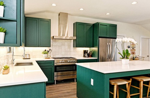 Riverside Casa | ✫Hip Haven - HUGE POOL 1 Mi from SoCo & Downtown✫