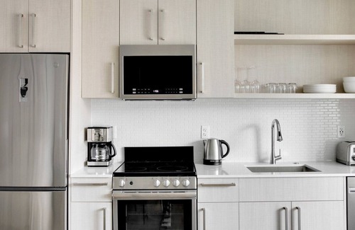 Forest Hills - Woodbourne Apartamento | Hip Jamaica Plain Studio w/ Gym & W/D, near Orange Line, by Blueground