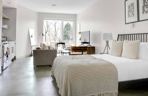 Forest Hills - Woodbourne Apartamento | Hip Jamaica Plain Studio w/ Gym & W/D, near Orange Line, by Blueground