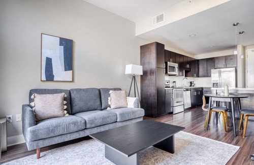 Mission Bay Apartamento | Hip Mission Bay 1BR w/ Gym & Pool, walk to Caltrain & Muni, by Blueground