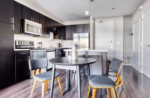 Mission Bay Apartamento | Hip Mission Bay 1BR w/ Gym & Pool, walk to Caltrain & Muni, by Blueground