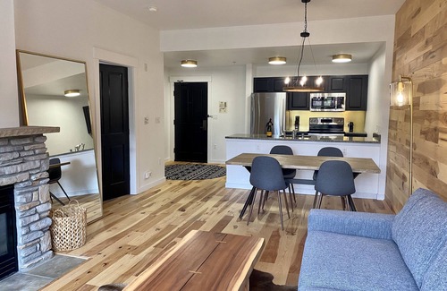 Mammoth Lakes Condominio | Hip Modern Cabin in The Village