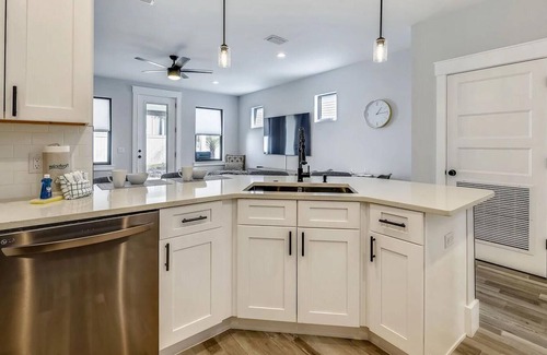 Bahama Beach Casa | Hip-Nautic - Beautiful Home - Private Hot Tub!