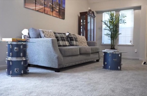 Douglasville Casa | Hip Rock Music Themed House