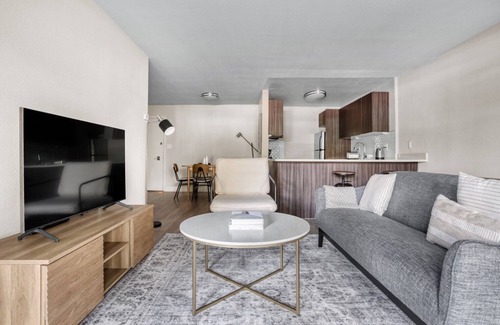 Sunnyvale West Apartamento | Hip Sunnyvale 1BR w/ W/D, Gym & Pool, 10 min to FB & Google, by Blueground