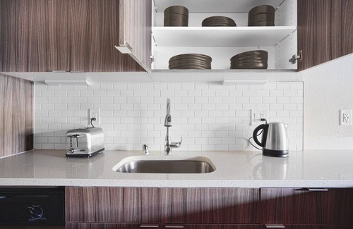 Sunnyvale West Apartamento | Hip Sunnyvale 1BR w/ W/D, Gym & Pool, 10 min to FB & Google, by Blueground