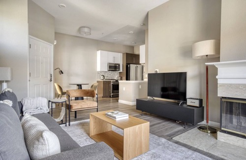 Sunnyvale Apartamento | Hip Sunnyvale 1BR w/ W/D, Pool & Gym, nr Googleplex, by Blueground