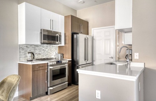 Sunnyvale Apartamento | Hip Sunnyvale 1BR w/ W/D, Pool & Gym, nr Googleplex, by Blueground