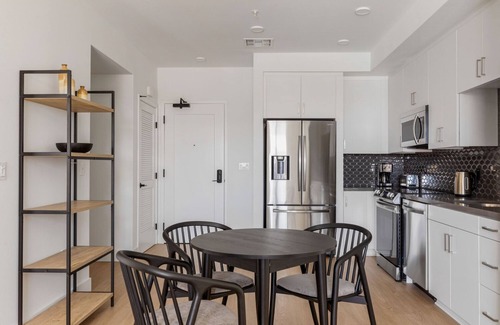 University Heights Apartamento | Hip University Heights 2BR w/ Courtyard, nr Restaurants, by Blueground