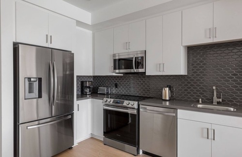 University Heights Apartamento | Hip University Heights 2BR w/ Courtyard, nr Restaurants, by Blueground