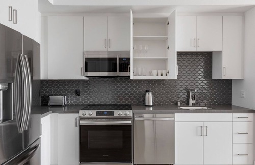 University Heights Apartamento | Hip University Heights 2BR w/ Courtyard, nr Restaurants, by Blueground