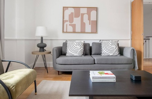 Bishop's Apartamento | Hip Westminster 2BR in Central Location nr Embankment Tube, by Blueground