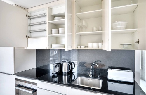 Sihlfeld Apartamento | Hip Wiedikon 2.0 Room w/ Storage & W/D, 3 min to Market, by Blueground