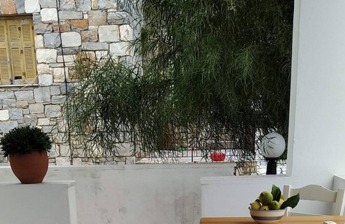 Moutsouna Apartamento | "Hippocampus" triple studio 2 min walk from the beach
