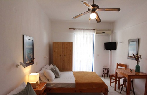 Moutsouna Apartamento | "Hippocampus" triple studio 2 min walk from the beach