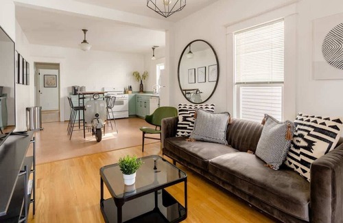 Mississippi District Apartamento | Hipster Vibe Apartment - Food Carts & Live Music