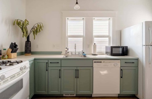 Mississippi District Apartamento | Hipster Vibe Apartment - Food Carts & Live Music