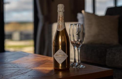 Penally Casa | Hiraeth - Luxury Lodge with Hot Tub, Close to Beach