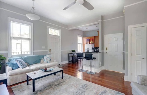 Historic Downtown Savannah Condominio | Historic 1800's Condo, Forsyth | Dog-Friendly!