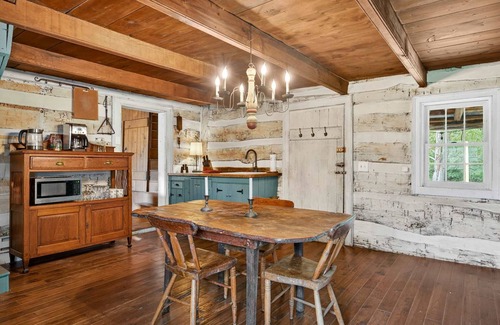 Augusta Chalet De Esquí | Historic 1802 Forge Home by North River & Trails