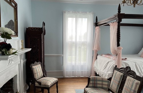 Pollocksville Cama Y Desayuno | Historic 1906 home within walking distance to river