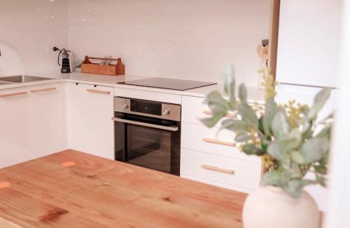 Coburg Casa | Historic 2 bedroom home in Coburg by Short & Long Stays