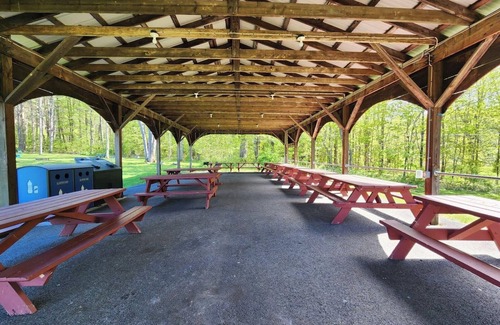 North Egremont Casa | Historic 2-BR 1800s Carriage House 8-Min to Catamount