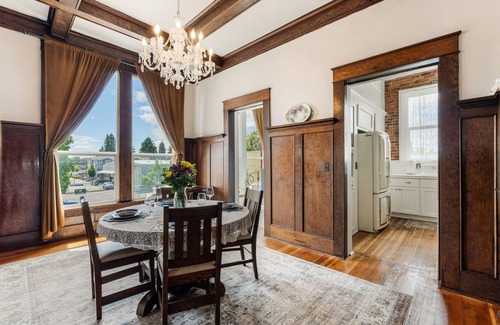 Newberg Condominio | Historic 2BR Loft in the Heart of Newberg – The 1888