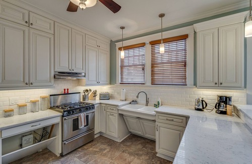 Music Row Casa | Historic 4-Bedroom Manor | Walk to Music Row & Vanderbilt | Family Retreat