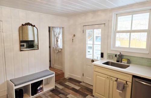 Historic District Casa | Historic 4 bedroom Victorian Home in Downtown Georgetown