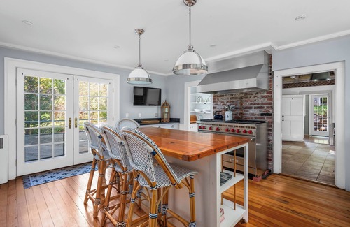 Barnstable Casa | Historic 5 bedroom gem - just a sidewalk stroll to local shops and beach
