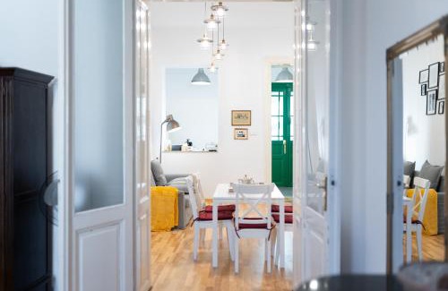 Cluj-Napoca City Centre Apartamento | Historic 5 star apartment in the main plaza
