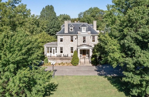 Independence Casa | Historic 9 BR/10 bath with putting green/ splash pad