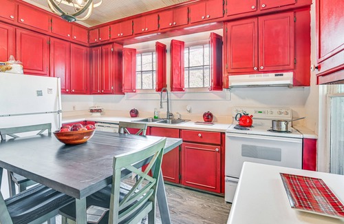Aberdeen Casa | Historic Aberdeen Vacation Home w/ Yard!