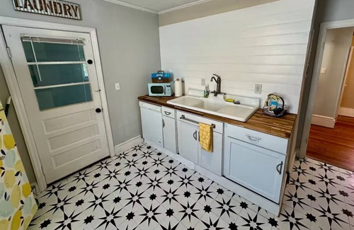 Old Southwest Apartamento | Historic Apartment in Roanoke Near Carilion Hospital & Downtown - Pet Friendly