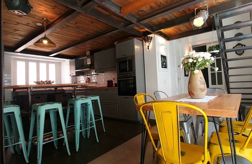 Old Town Apartamento | Historic apartment with wide exposure of paintings 5 minutes from the city center