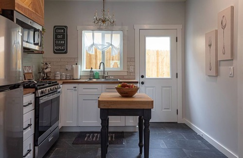 Prescott Cabaña | Historic Aubrey House Duplex 2 Blocks to Downtown