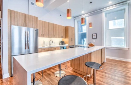 Downtown Memphis Casa | Historic Bank on Madison | Luxury Space & Game Room Downtown