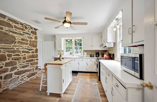 Bluemont Casa | Historic Bluemont Village Home