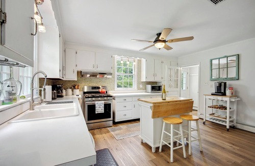 Bluemont Casa | Historic Bluemont Village Home