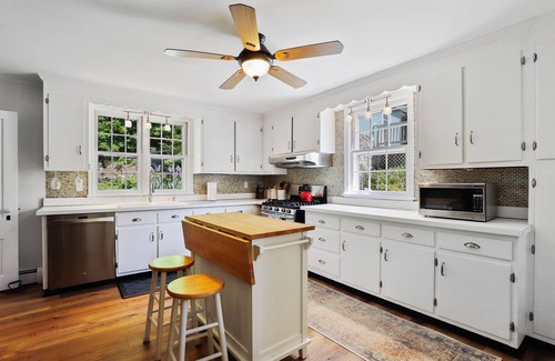 Bluemont Casa | Historic Bluemont Village Home