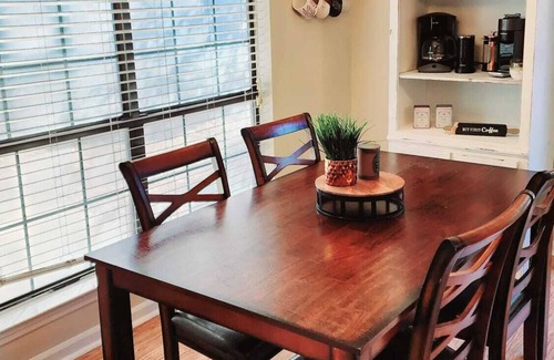 Thunderbolt Casa | Historic Bonaventure Beauty - so spacious Mad Men style