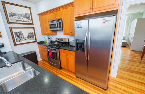 College Hill Condominio | Historic Brownstone in the Heart of College Hill - BROWN - RISD - JWU